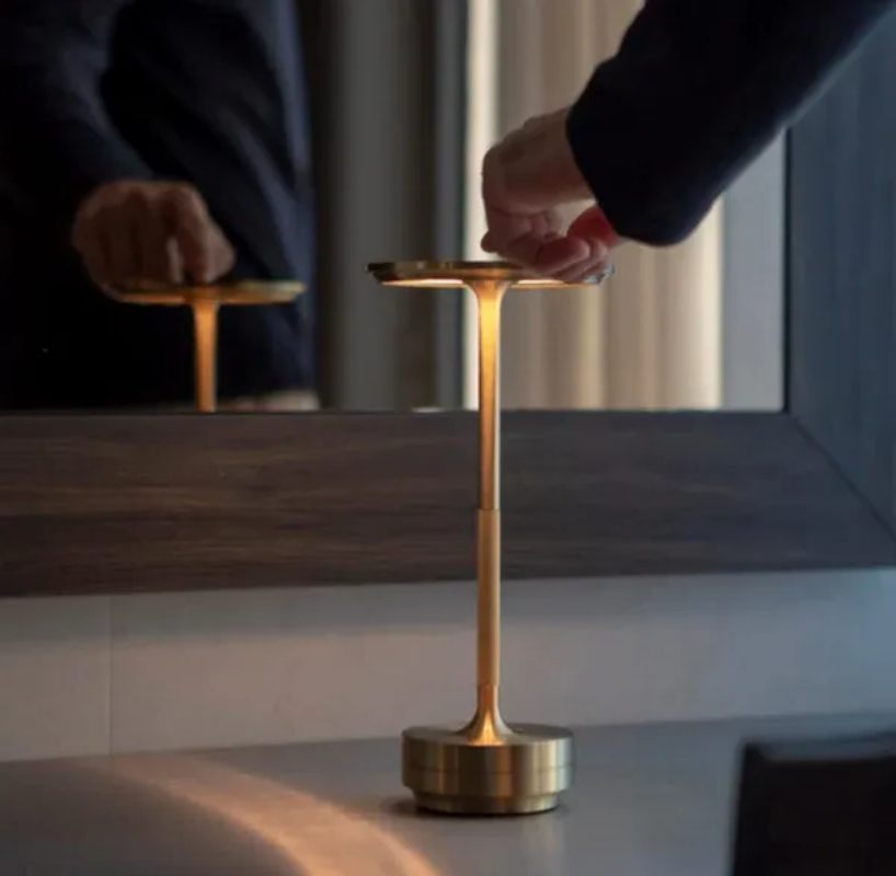 Bordslampa med Dimbart Touchkontroll