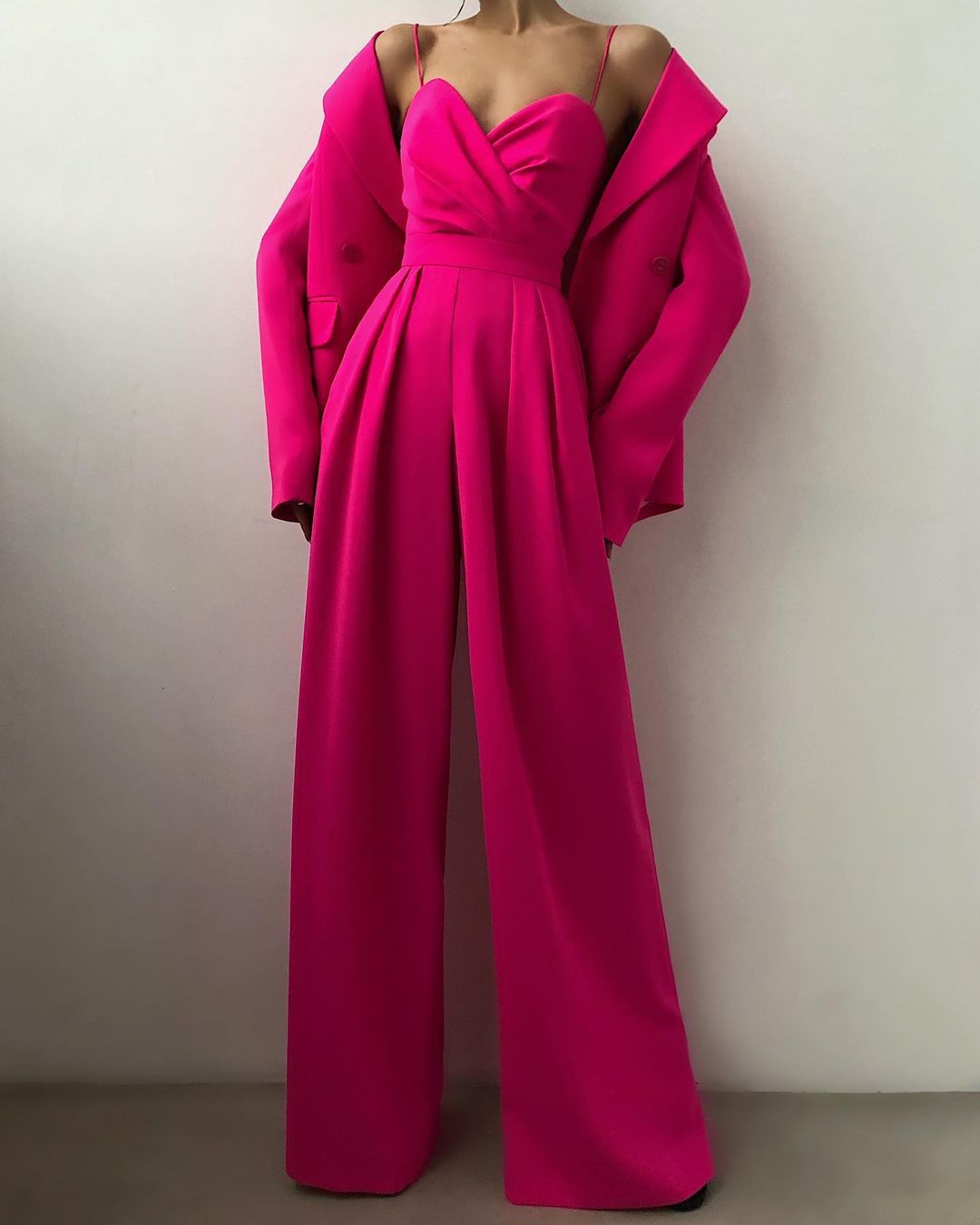 Dam Jumpsuit med Spaghettiremmar och Bred Benstil