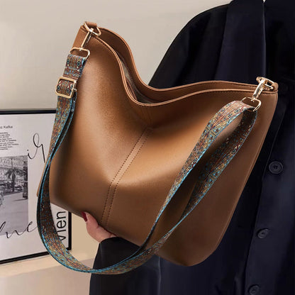 Damaxelväska med rymlig insida 0