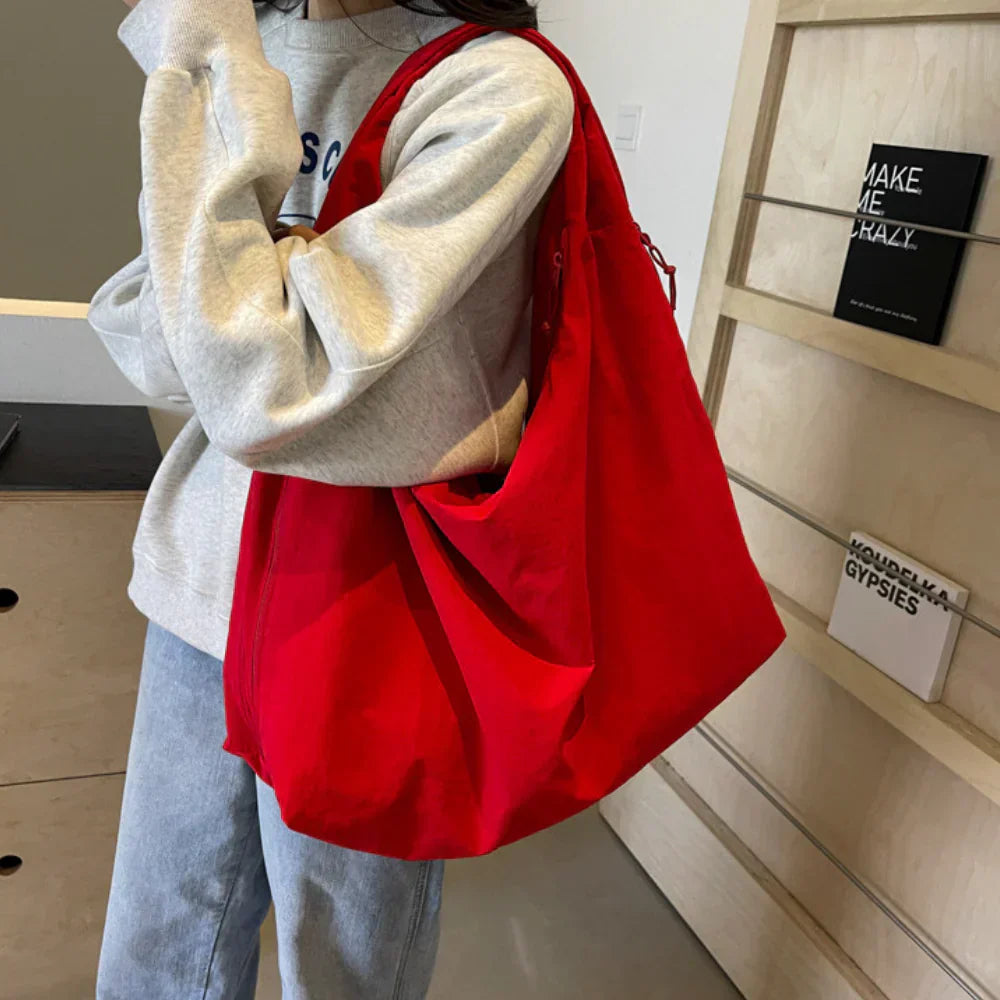 Damaxelväska med rymlig insida 4