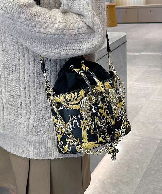 Damernas Trendiga Faux Läder Crossbody Väska med Kedjedetaljer