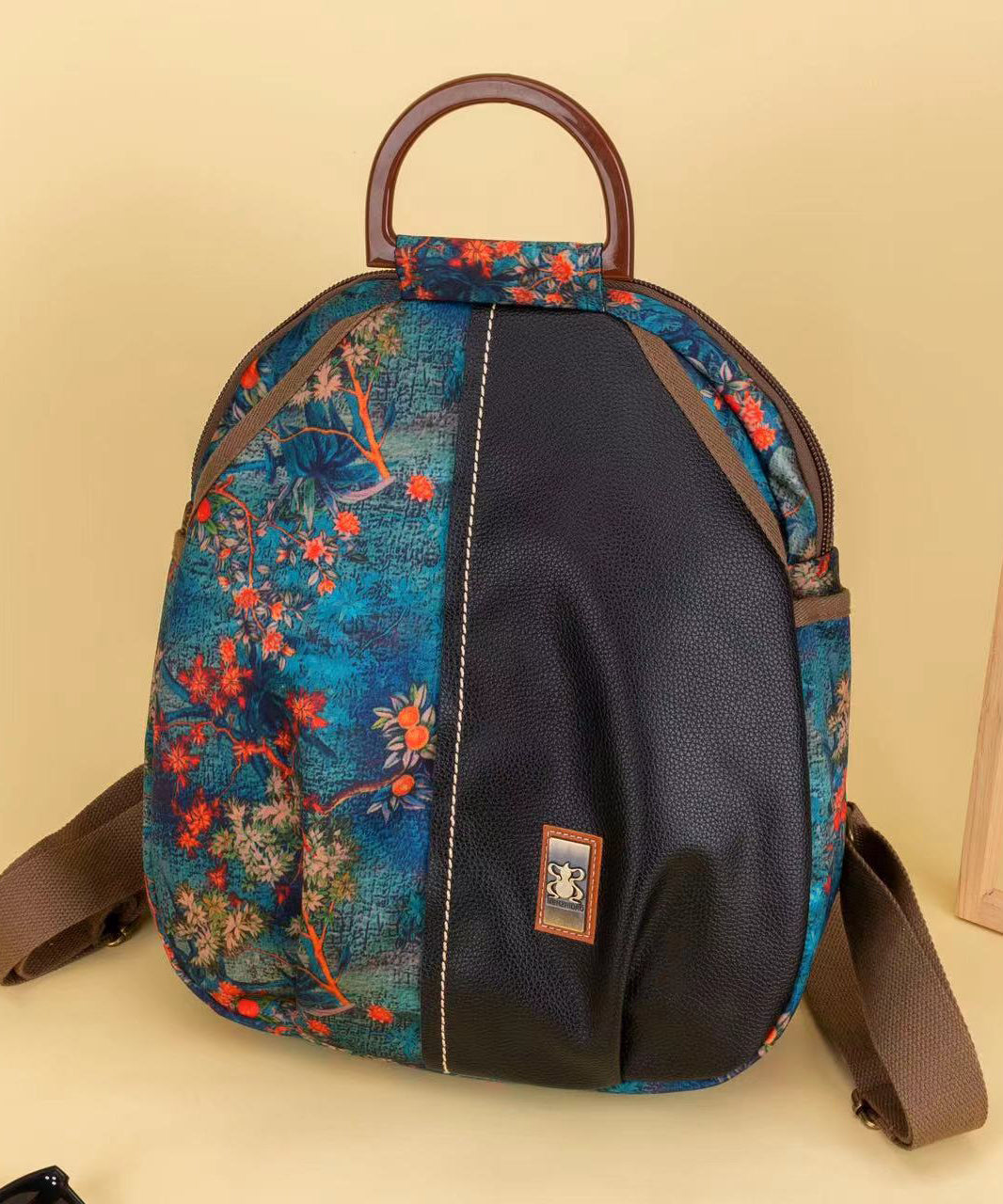 Dam Elegant Nylon Ryggsäck med Inre Fickor och Zip-Up Stängning