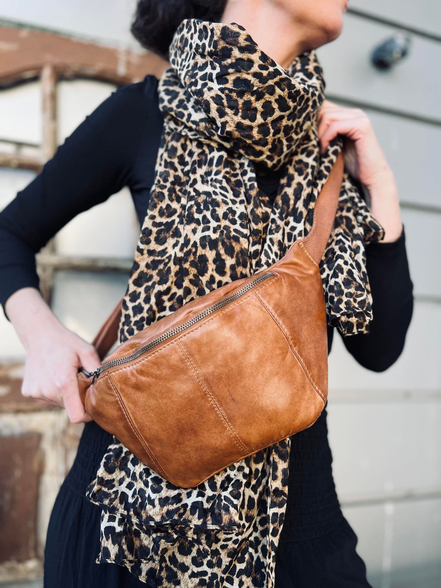 Unisex Bumbag med Justerbar Rem och Bakficka 5